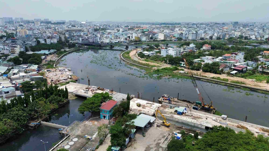 Cầu Vàm Thuật đang thi công